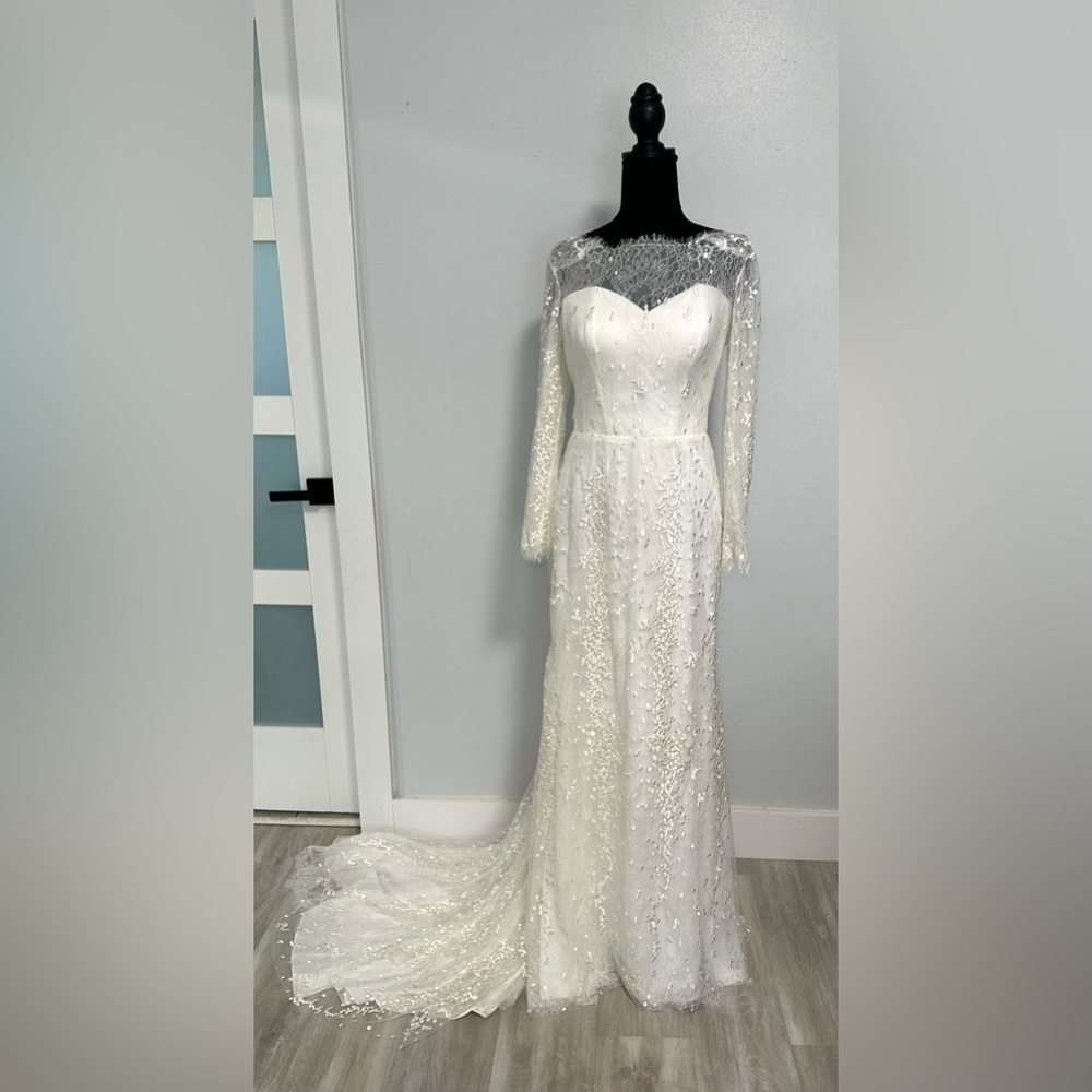 Elegant White/ivory Lace Wedding Dress Long Sleeves Chapel Train sz 4-6